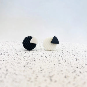 Sarah Joy Jewellery Mismatched Circle Studs Earrings Black/White